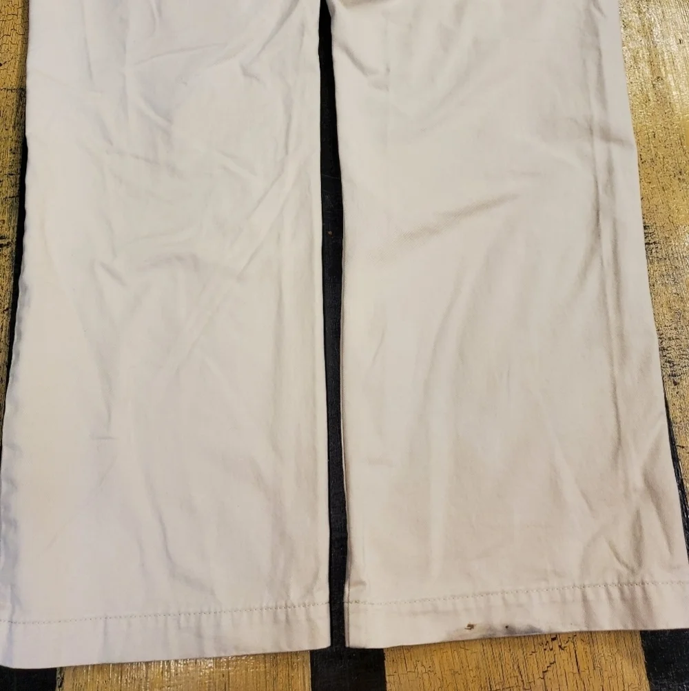 🤴👖 Old Navy Classic Khaki Dress pants 33 x 32